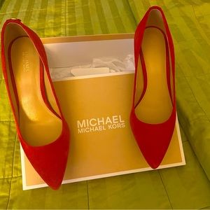 MK-Flex Mid Pump suede Crimson size 8. Only worn once.